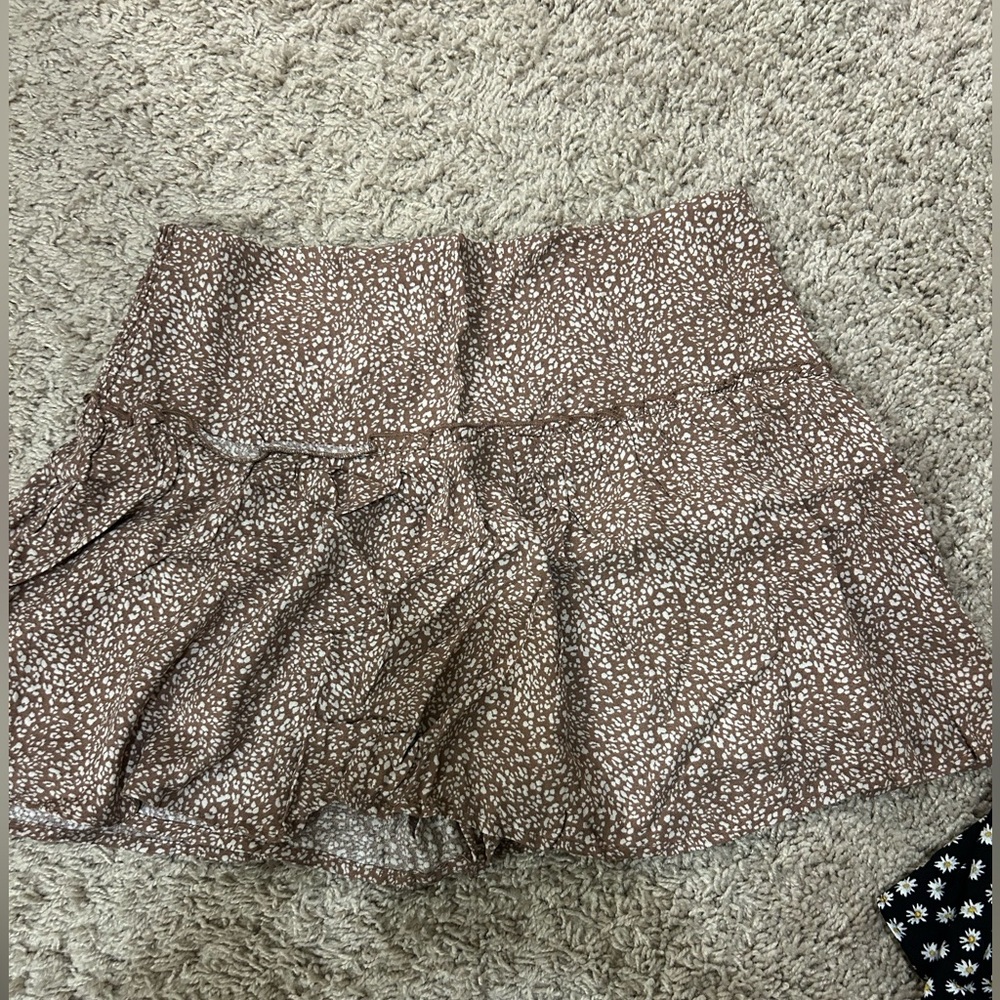 PINK AND WHITE FLORAL SKIRT SIZE M